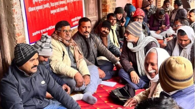 गाजीपुर: लेखपाल संघ ने एंटी करप्शन कार्रवाई के विरोध में दिया ज्ञापन