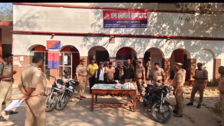 मुहम्मदाबाद में जुए के अड्डे पर पुलिस का छापा, 15 गिरफ्तार, नकदी और सामान बरामद