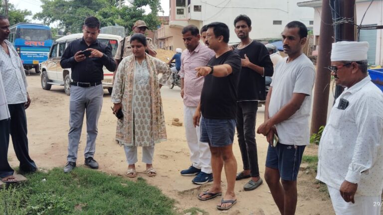नगर में उपजिलाधिकारी का निरीक्षण, जनता की समस्याएं सुनीं, विभागों को दिए कड़े निर्देश