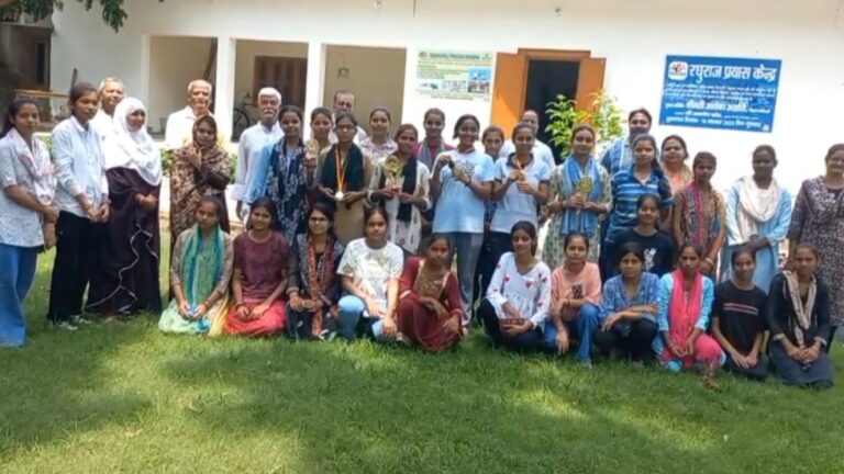 रघुराज प्रयास केंद्र कुंडेसर में 7 दिवसीय रोजगार कौशल प्रशिक्षण सम्पन्न, प्रतिभागियों को गोल्ड मेडल से किया गया सम्मानित
