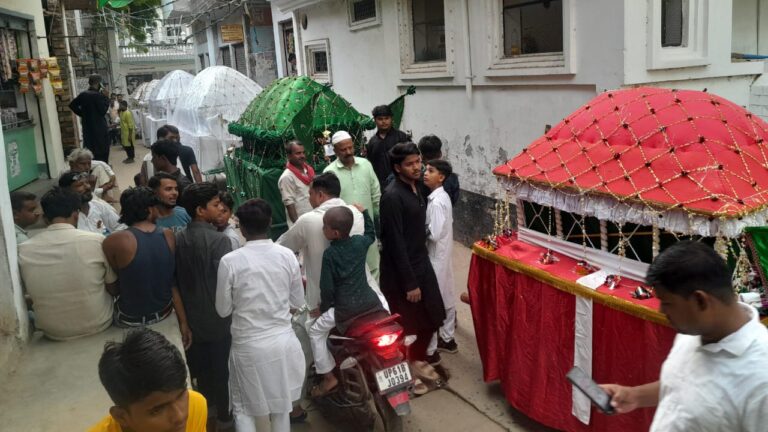 मोहर्रम की दसवीं तारीख पर निकला ताजिया जुलूस, ग़म और अकीदत के माहौल में हिंदू-मुस्लिम एकता की मिसाल