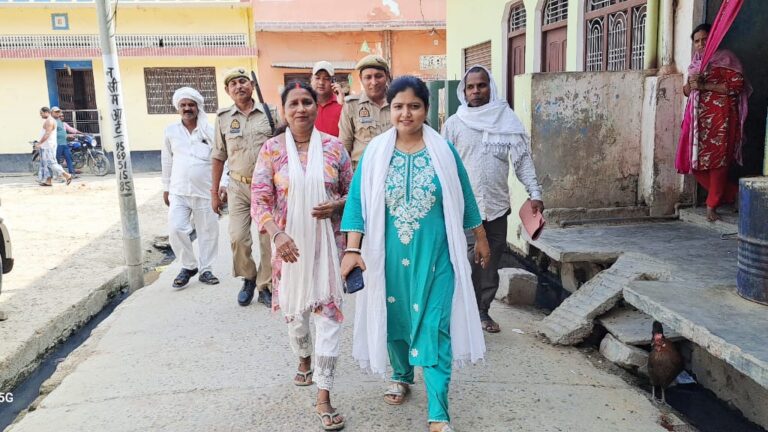 नगर की सफाई व्यवस्था का एसडीएम ने लिया जायज़ा, दिए सख्त निर्देश